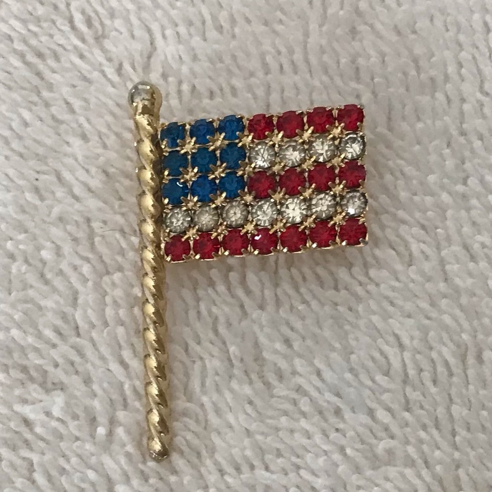 . Vintage American flag rhinestone pin brooch Gold tone metal
